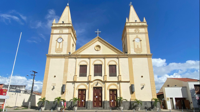 Parte do forro da Sé Catedral de Nossa Senhora da Penha desaba no Crato
