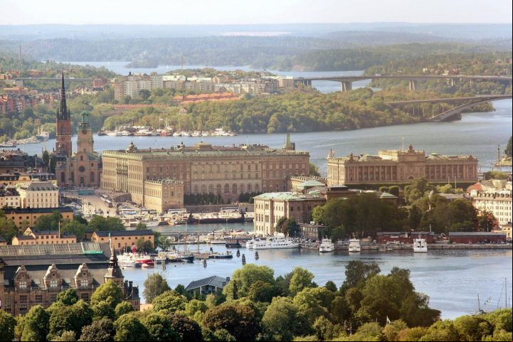 Nesta área, é possível encontrar o Palácio Real de Estocolmo, uma das maiores residências reais do mundo ainda em uso.