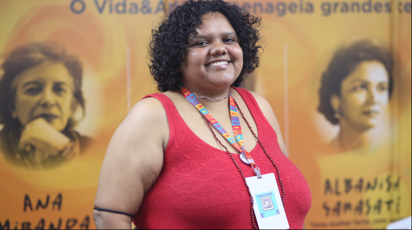 A POETA cearense Kieza Fran participou de entrevista na Casa Vida&Arte
