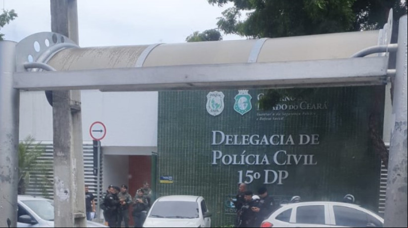 Três pessoas foram presas e duas armas foram apreendidas após a execução registrada na praça principal da Cidade 2000