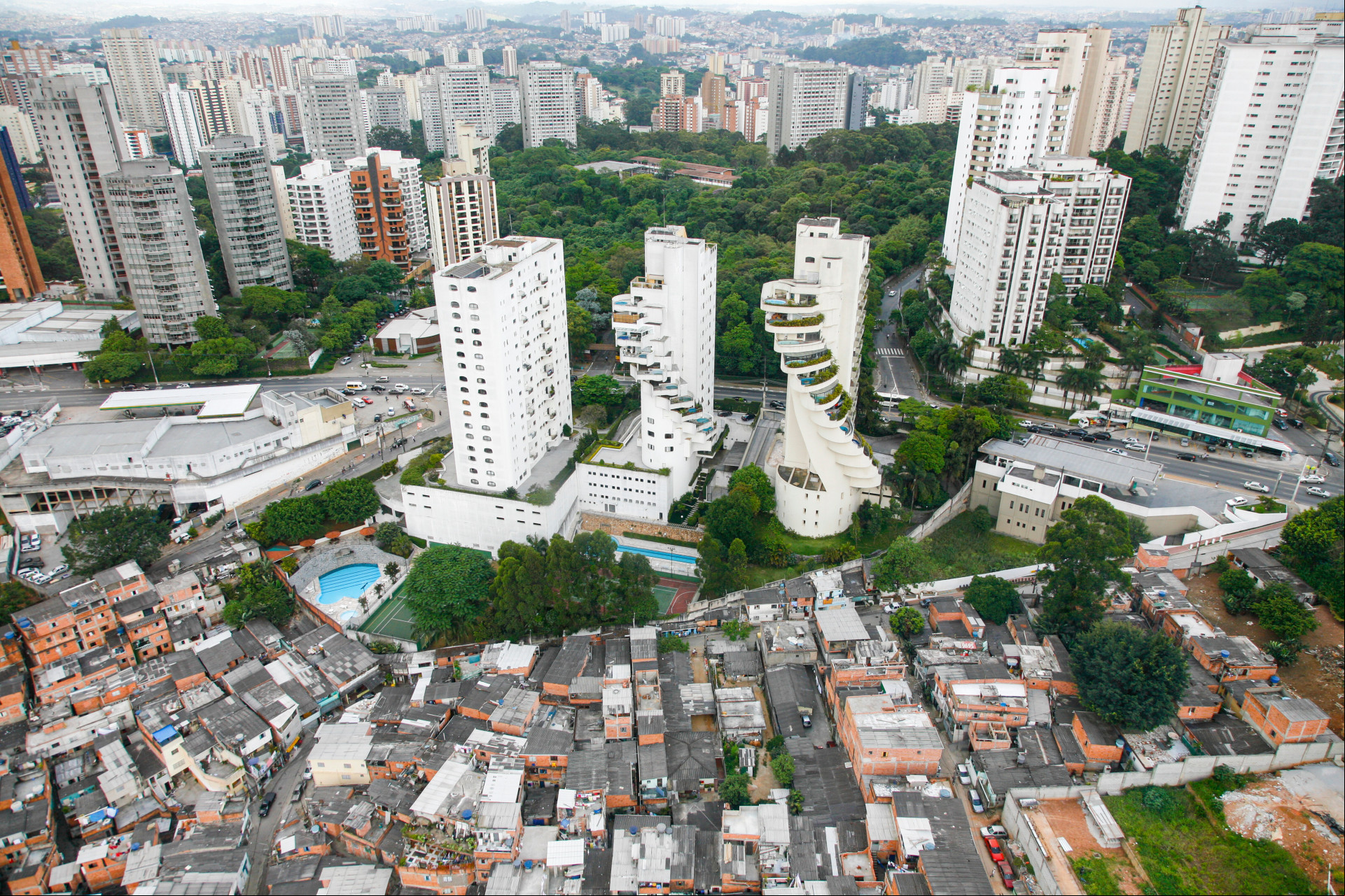 Segundo reportagem da Veja São Paulo, as unidades do Penthouse acumulam dívidas de condomínio e IPTU, além de centenas de ações judiciais Segundo reportagem da Veja São Paulo, as unidades do Penthouse acumulam dívidas de condomínio e IPTU, além de centenas de ações judiciais
