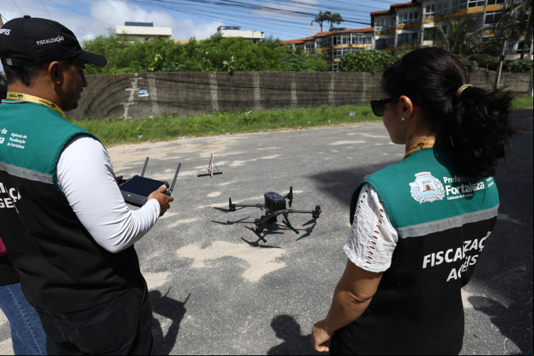 FORTALEZA-CE, BRASIL, 09.04.2025: Operação da Agefis fiscaliza terrenos baldios. (Foto: Fabio Lima/ OPOVO) FORTALEZA-CE, BRASIL, 09.04.2025: Operação da Agefis fiscaliza terrenos baldios. (Foto: Fabio Lima/ OPOVO)
