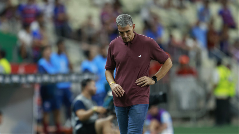 Técnico Vojvoda no jogo Fortaleza x Racing, no Castelão, pela Copa Libertadores 2025