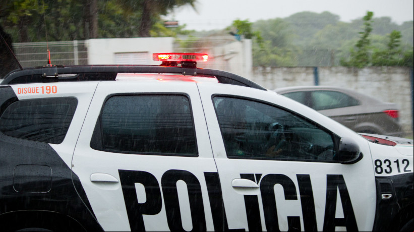 Ministério Público abriu denúncia contra policial militar envolvido em caso de vendedor ambulante na Praia de Iracema em 2024 (Imagem de apoio ilustrativo)