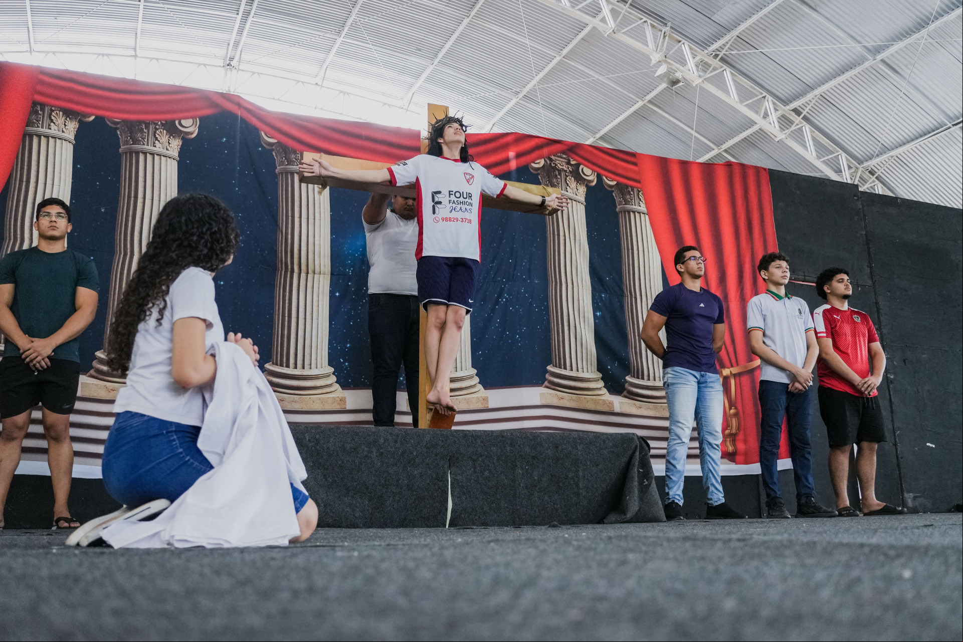 FORTALEZA-CE, BRASIL, 11-04-2025: Escola Estadual de Ensino Profissional Salaberga Torquato Gomes de Matos realiza ensaio geral da Paixão de Cristo. (Foto: Fernanda Barros/ O Povo)