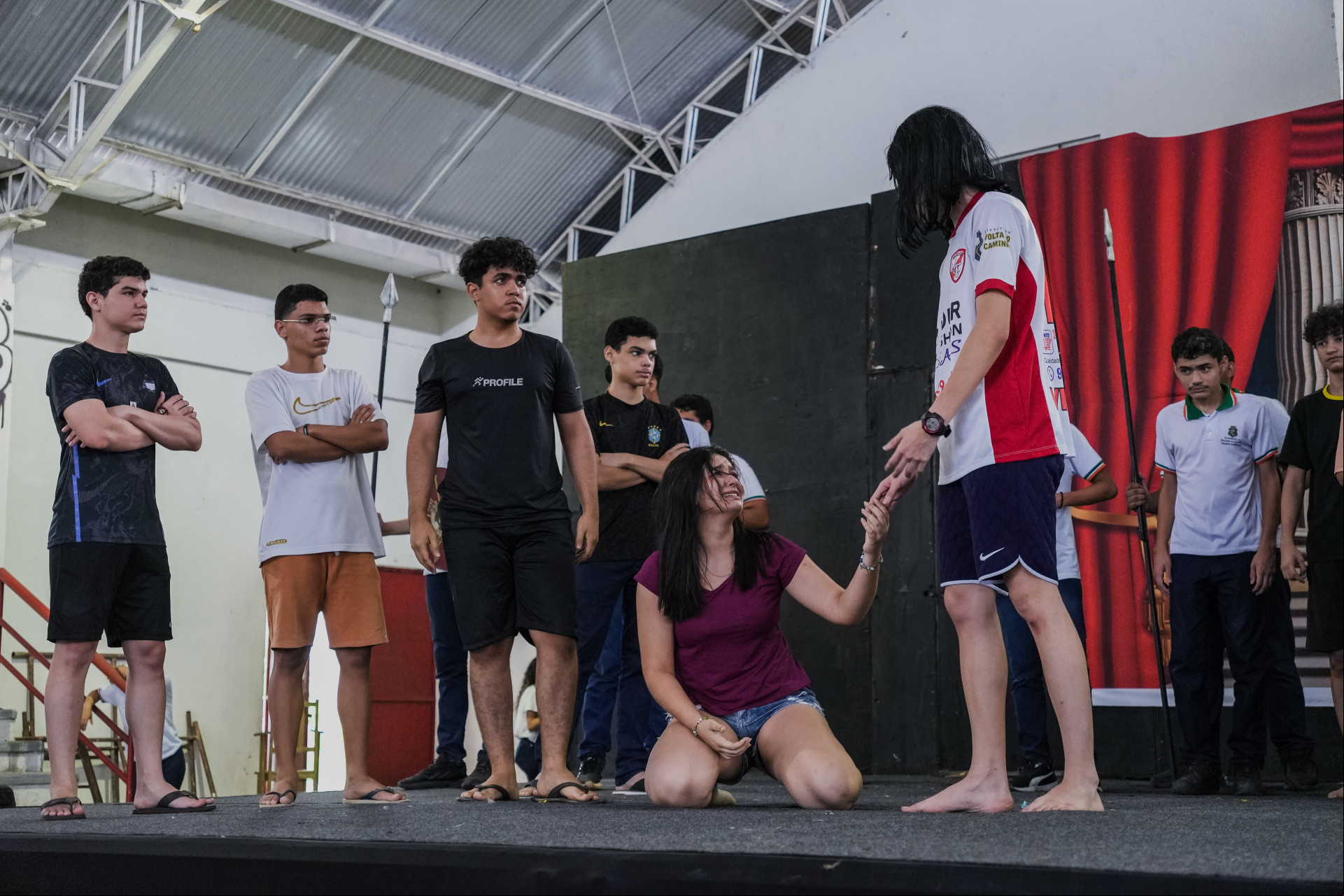 FORTALEZA-CE, BRASIL, 11-04-2025: Escola Estadual de Ensino Profissional Salaberga Torquato Gomes de Matos realiza ensaio geral da Paixão de Cristo. (Foto: Fernanda Barros/ O Povo)