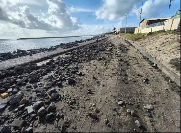 ￼FORÇA das ondas fez pedras serem arrastadas 