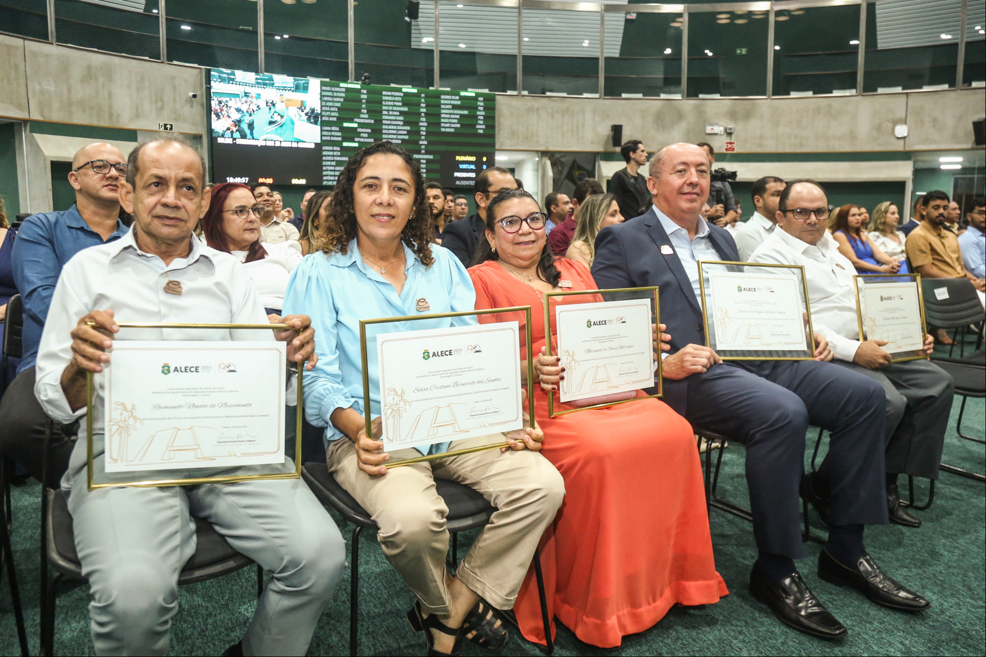 Colaboradores da Ceneged foram reconhecidos e receberam certificação em homenagem aos serviços prestados Colaboradores da Ceneged foram reconhecidos e receberam certificação em homenagem aos serviços prestados