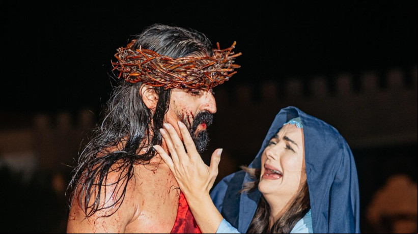 A encenação da Paixão de Cristo é realizada na vila Quixaba há 25 anos