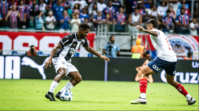 Fabiano, lateral do Ceará, durante jogo contra o Bahia