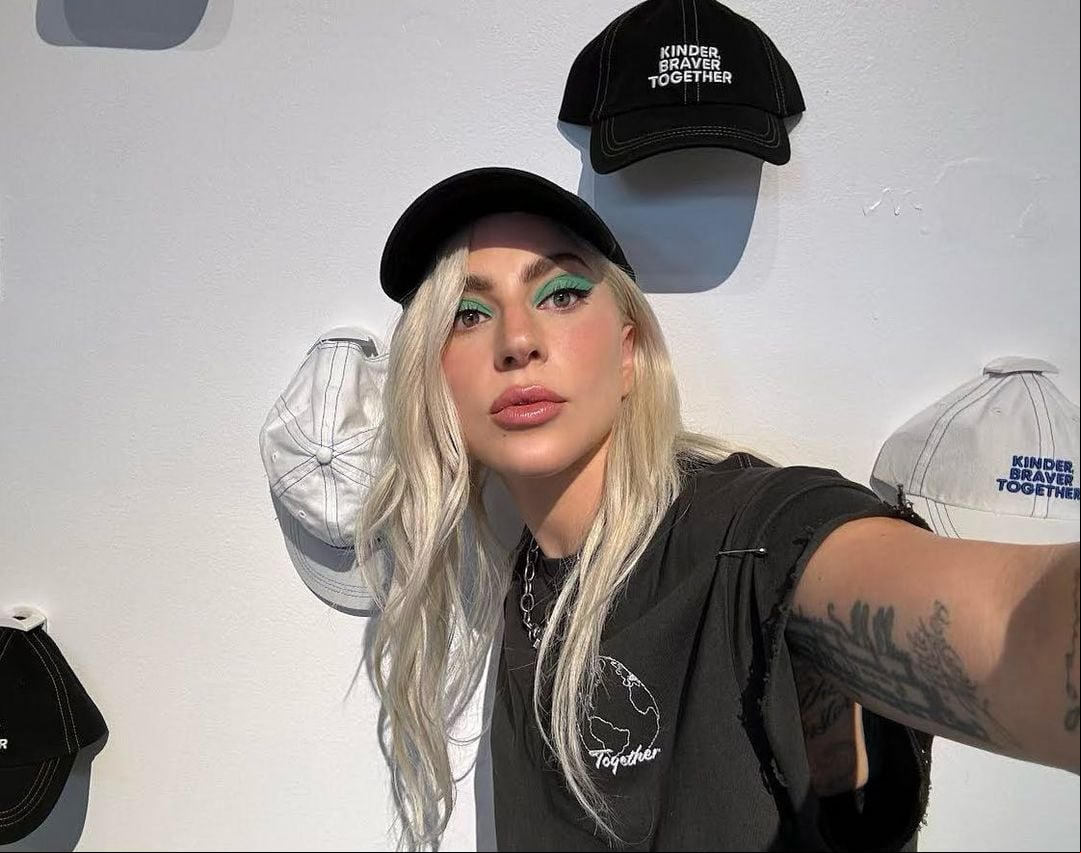 Gaga começou a cantar profissionalmente no início dos anos 2000, em Nova York. Aos poucos, ganhou fama nos Estados Unidos e no mundo. Não à toa, acumula R$ 1,5 bilhão de fortuna e mais de 59 milhões de seguidores apenas no Instagram.