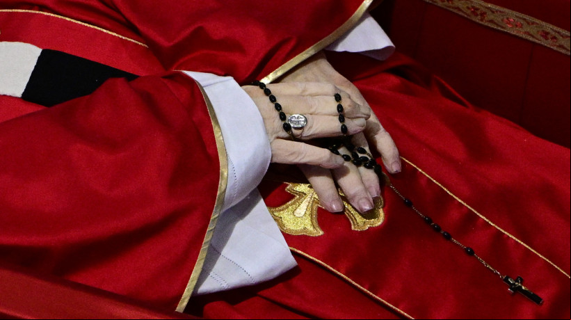 O corpo do papa Francisco está sendo velado na Basílica de São Pedro, no Vaticano. O jesuíta argentino morreu devido a um derrame em 21 de abril de 2025