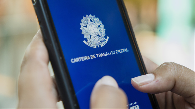 Nível de desocupação no mercado de trabalho fechou o primeiro trimestre de 2025 em 7%, segundo o IBGE