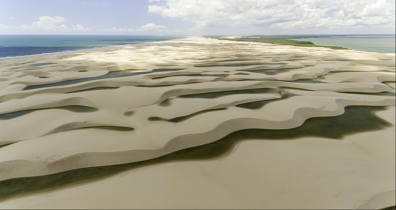 E uma das paisagens mais incríveis no Piauí fica no Delta do Parnaíba, na foz do Rio Parnaíba, entre Piauí e Maranhão. Formações de duna, mangues e ilhotas compõem um cenário semelhante aos Lençóis Maranhenses, que ficam na parte ocidental e são mais famosos.