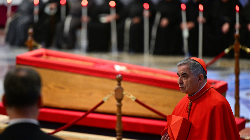 O cardeal Giovanni Angelo Becciu foi secretário do papa Francisco. Em 2023, Becciu foi condenado por fraude financeira