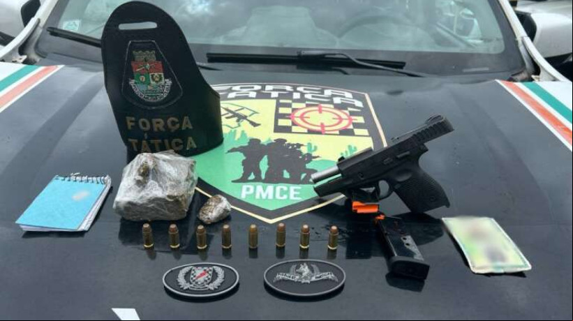 Com o homem, foram apreendidas uma pistola, dois carregadores, oito munições e aproximadamente 227 gramas de maconha.