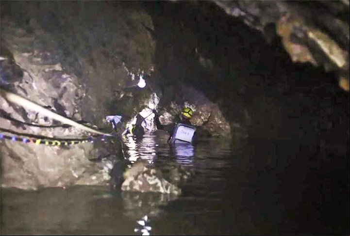 Caverna de Thuam Lamg (Tailândia)- Fica nas montanhas Doi Nang Non, ao longo da fronteira com Mianmar, em Chiang Rai. um sistema de cavernas longo e estreito pontuado por algumas câmaras subterrâneas.