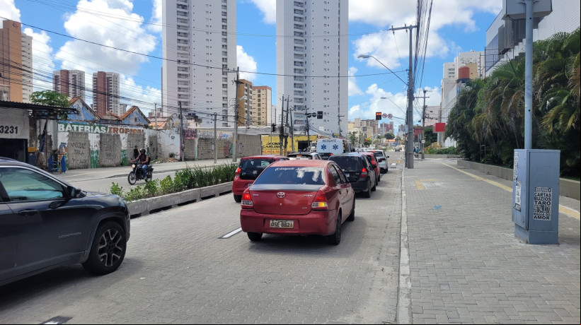 As obras contemplaram o trecho entre as ruas Barão de Aracati e Gonçalves Lêdo, e visam minimizar os alagamentos recorrentes na região