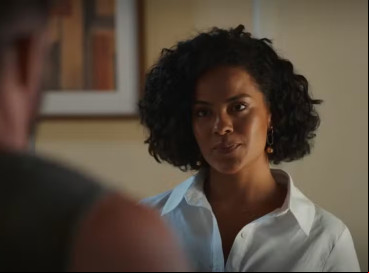 Maria de Fátima comemora com César a briga entre Solange e Odete no episódio de hoje em Vale Tudo
 