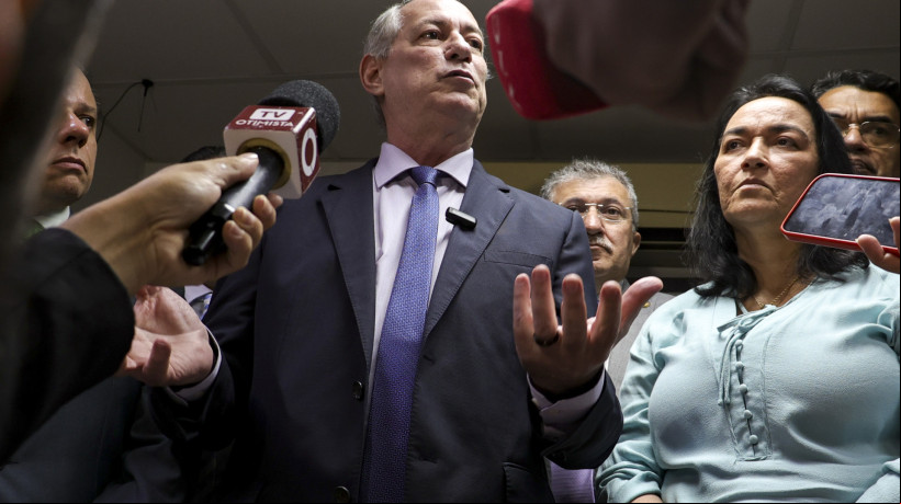 FORTALEZA, CEARÁ, BRASIL- 06.05.2025: .Ciro Gomes se reúne com deputados de oposição na Assembleia Legislativa do Ceará Foto: /Daniel Galber Especial para O POVO)