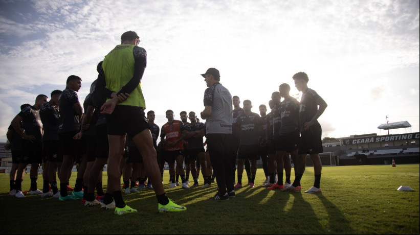 Com baixa quantidade de jogos, Léo Condé terá tempo hábil para preparação do Ceará