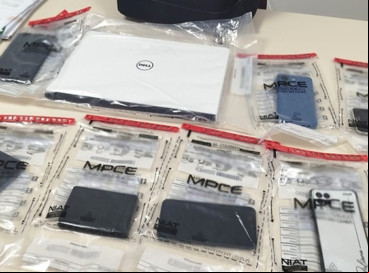 ￼HOUVE ainda apreensão de aparelhos celulares, notebooks e uma arma de fogo 