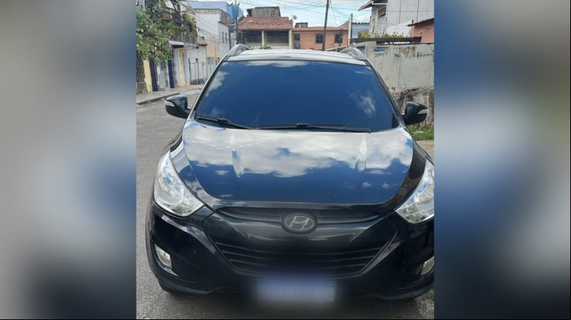 Carro utilizado para fuga de criminosos após chacina em Fortaleza é encontrado no bairro Presidente Kennedy