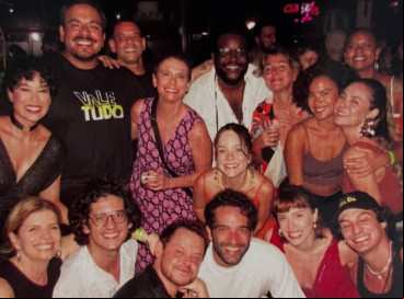 Parte do elenco de 