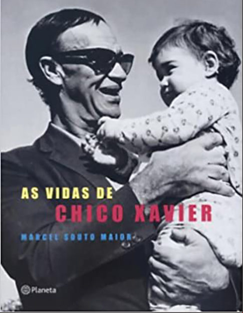Allan Kardec e Chico Xavier já inspiraram livros e filmes. Em 1994, o jornalista Marcel Souto Maior lançou As Vidas de Chico Xavier, uma biografia do médium desde a infância.