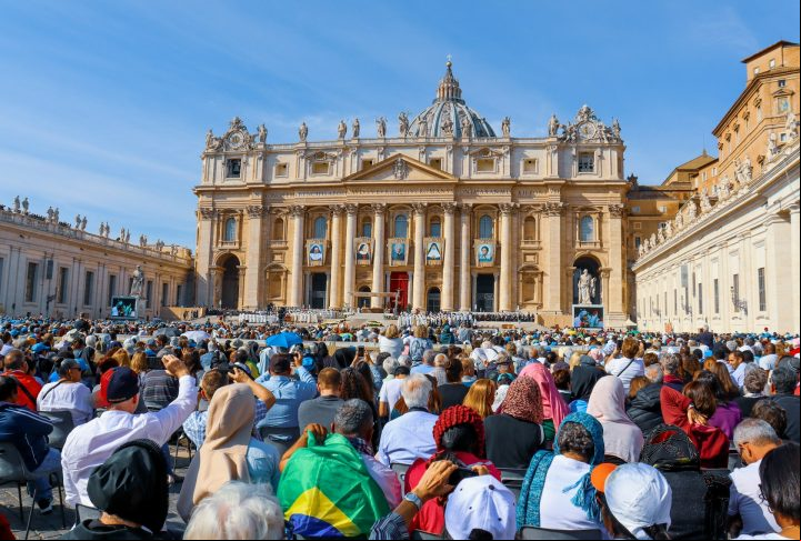Depois de muito suspense, o nome do novo papa foi finalmente revelado nesta quinta-feira (8/5), precisamente às 13h07 (horário de Brasília).