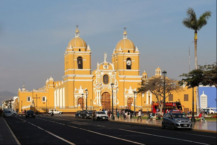 Prevost foi enviado como missionário ao Peru em 1982 — dois anos depois de se tornar padre. Trabalhou nas cidades de Piura e Trujillo (foto), onde ficou por dez anos — inclusive enquanto o governo autoritário de Alberto Fujimori esteve no poder.