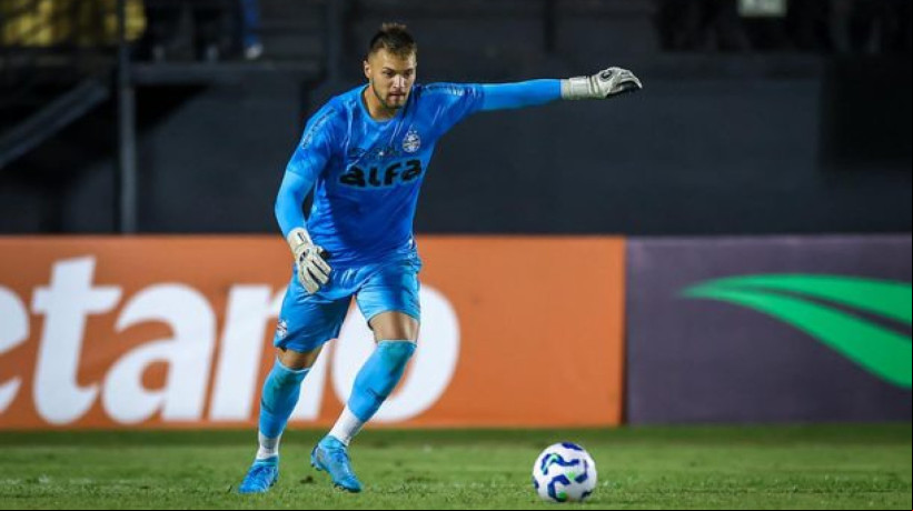 Experiente goleiro pode deixar o clube e, assim, abrir espaço para a chegada de um reforço para a posição. Goleiro tricolor é a primeira opção 
