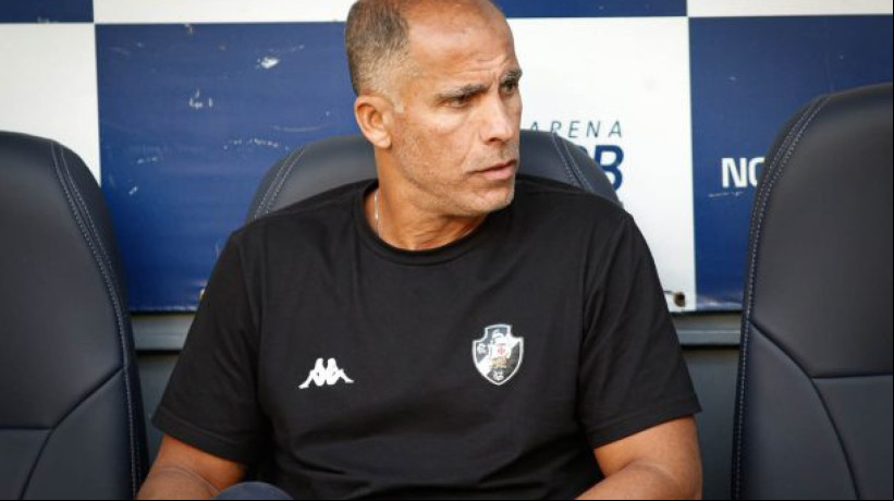 Função do diretor técnico será reavaliada depois da chegada do comandante Fernando Diniz, que estreia nesta terça-feira 
