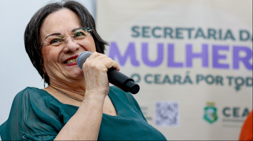 FORTALEZA, CEARÁ, BRASIL, 14-05-2025: Ato de desagravo à Maria da Penha, que fez palestra sobre a Lei e suas dificuldades na Casa da Mulher Brasileira. (Samuel Setubal/ O Povo)