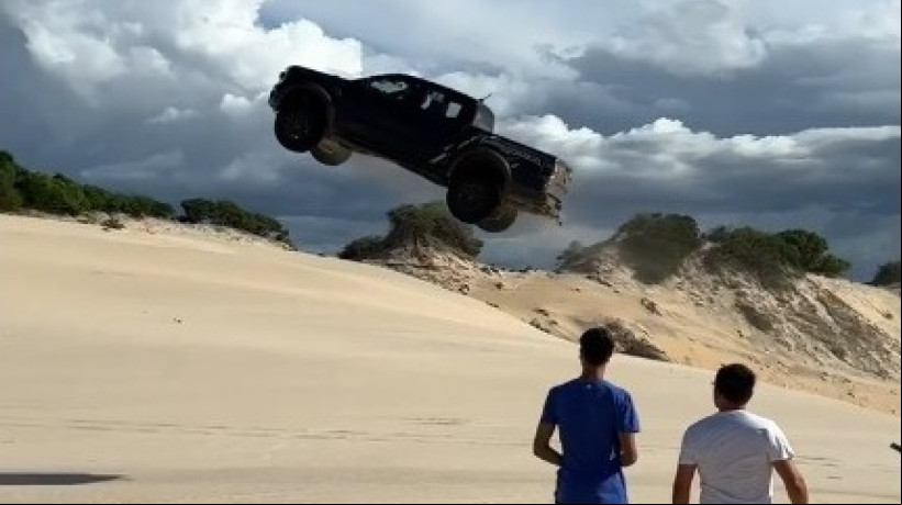 Caso do empresário que "voou" sobre as dunas de Canoa Quebrada, Aracati, nesse sábado, 17, é inédito. A Delegacia Regional da Polícia Civil está a cargo da investigação, que deve ser baseada na legislação ambiental municipal