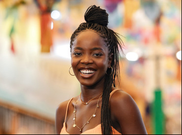 Leona, interpretada por Clara Moneke, é protagonista da novela 
