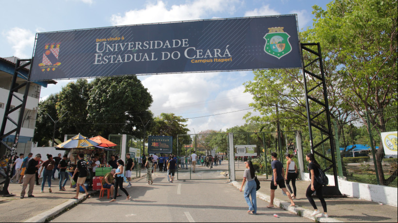 O resultado oficial do vestibular 2025.2 da Universidade Estadual do Ceará (Uece) foi divulgado na noite de segunda-feira, 19 de maio, com a oferta de 2.258 vagas