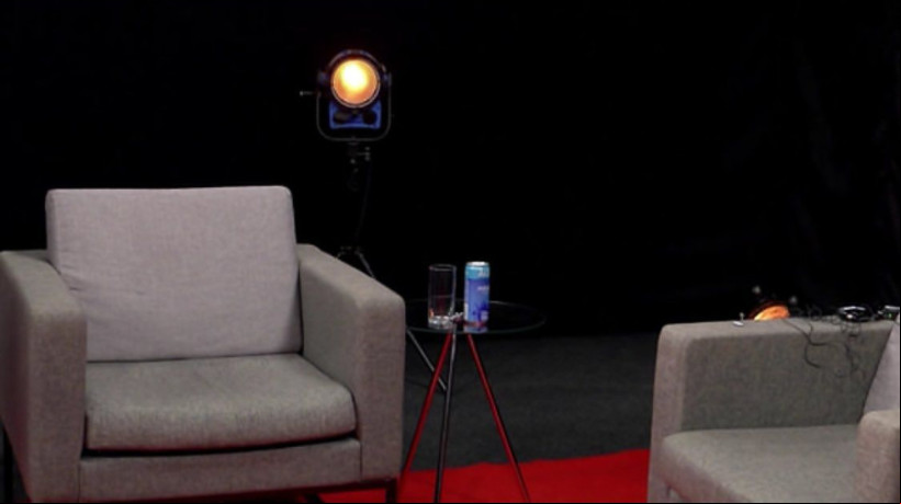Durante Vale Tudo, a Globo exibiu imagens dos bastidores do programa GloboNews Debate