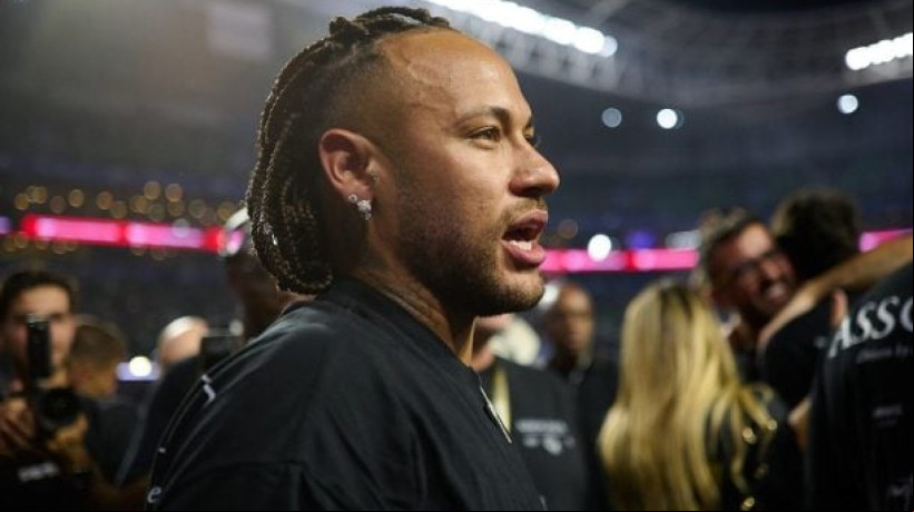 Craque causou polêmica ao ir para o Allianz Parque acompanhar a final da Kings League, enquanto o Peixe perdia para o Corinthians no Brasileiro