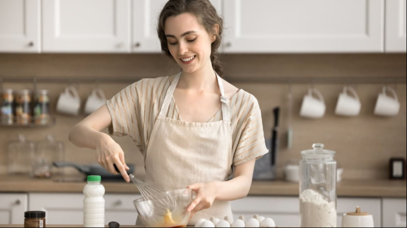 O ovo oferece praticidade, variedade de sabores e uma série de benefícios para a saúde (Imagem: fizkes | Shutterstock)  