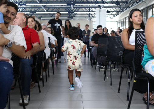 Solenidade para entrega de certificados para adoção, Fórum Clovis Bevilaqua, é marcada por emoção de famílias 