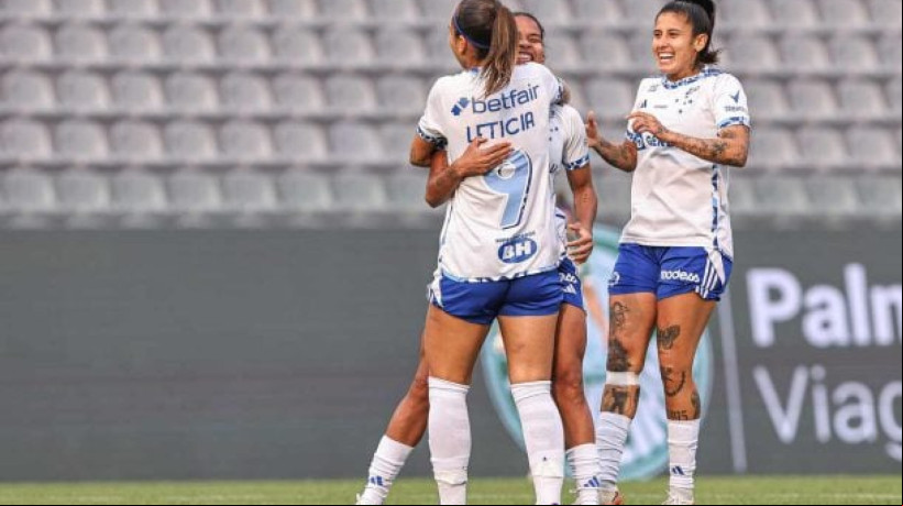 Marília faz o gol da vitória das Cabulosas. No fim, após choque na área, a goleira das Palestrinas desmaia e sai do estádio de ambulância 