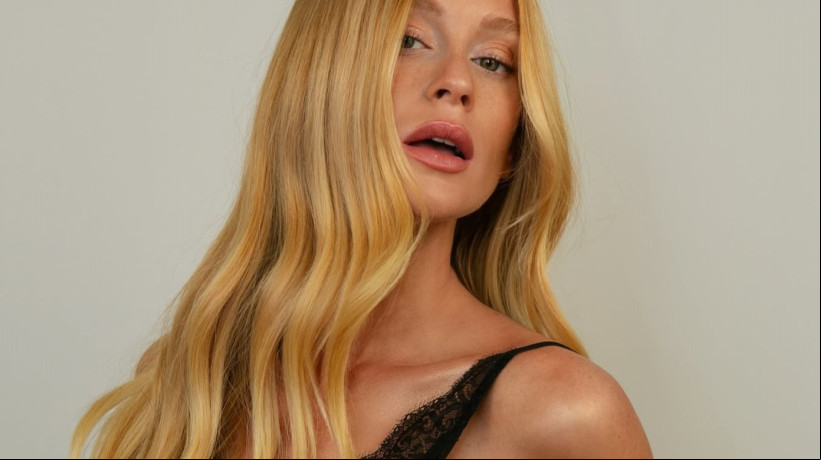 Famosa por ter o cabelo ruivo, atriz Marina Ruy Barbosa muda o visual e fica loira