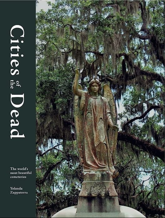 No livro “Cities of the Dead: The World’s Most Beautiful Cemeteries” (“Cidade dos mortos: os cemitérios mais bonitos do mundo”, em tradução livre), ela mostra fotos, detalhes arquitetônicos, históricos e culturais dos cemitérios. E um brasileiro faz parte da lista.