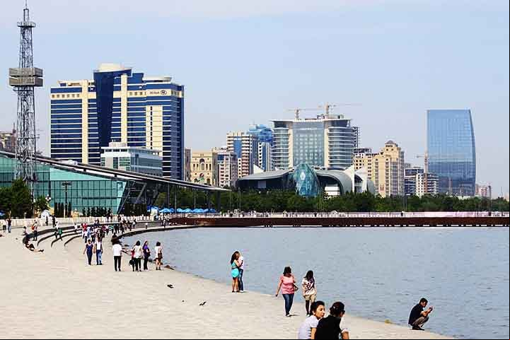 O país também tem investido em eventos esportivos e culturais de grande porte, como os Jogos Europeus de 2015 e o Grande Prêmio de Fórmula 1 em Baku, como forma de aumentar sua visibilidade global.