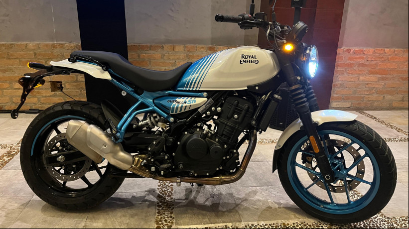 Números da Royal Enfield apresentados no stand no Festival Interlagos 2025, em São Paulo.