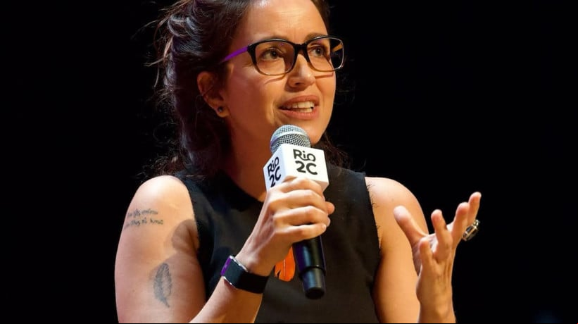 Em palestra no Rio2C, Manuela Dias chamou a atenção com suas declarações sobre o remake de