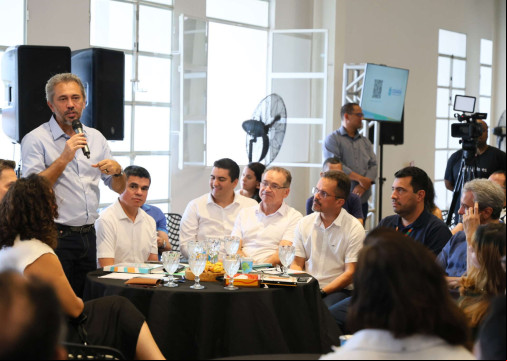 Governador Elmano de Freitas em cafÃ© da manhÃ£ com jornalistas do Crato, no Cariri