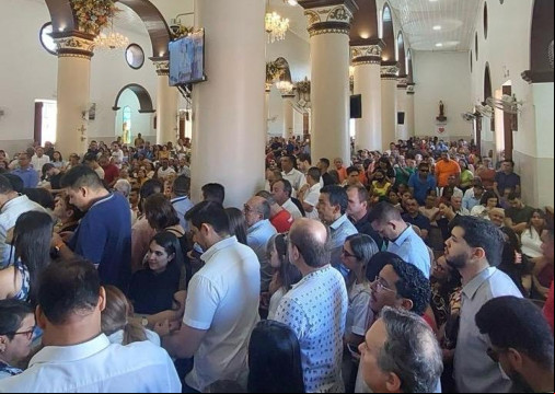 FiÃ©is lotam Igreja Matriz de Barbalha na abertura da Festa de Santo AntÃ´nio