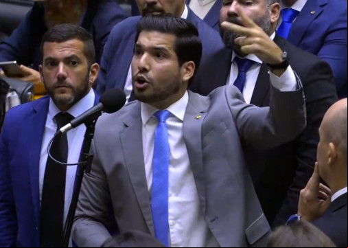 Deputado Federal AndrÃ© Fernandes (PL-CE) em discurso no plenÃ¡rio da CÃ¢mara
